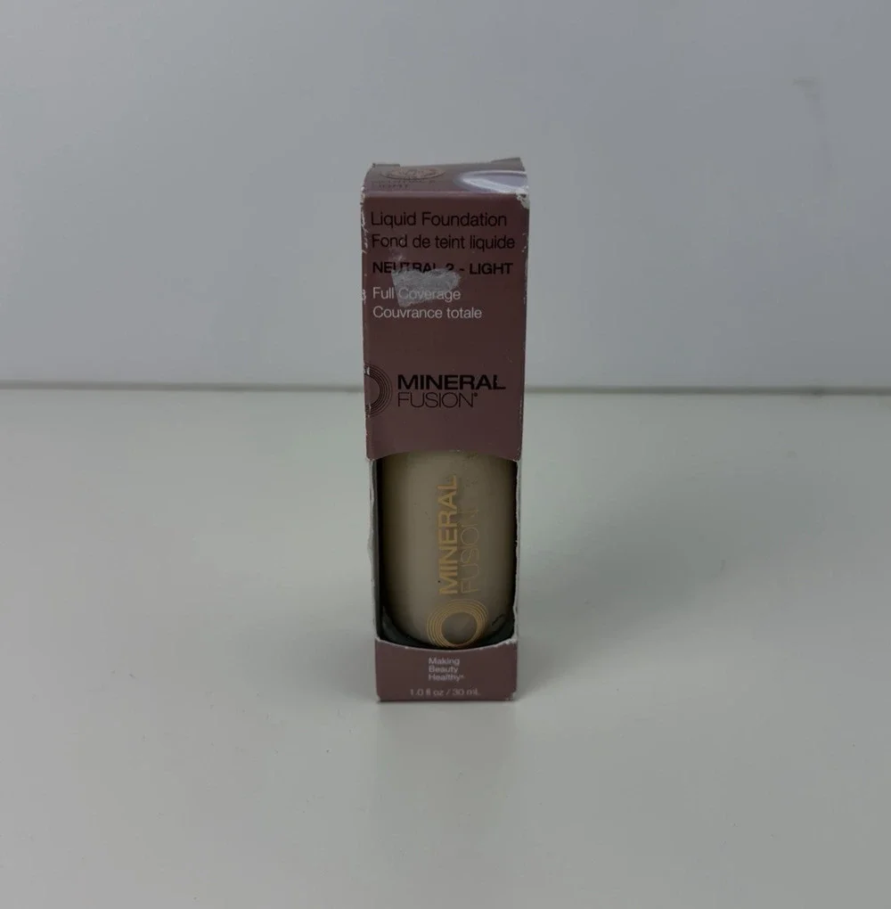 Mineral Fusion Liquid Foundation Neutral 2- Light New In Box 1.0 fl OZ
